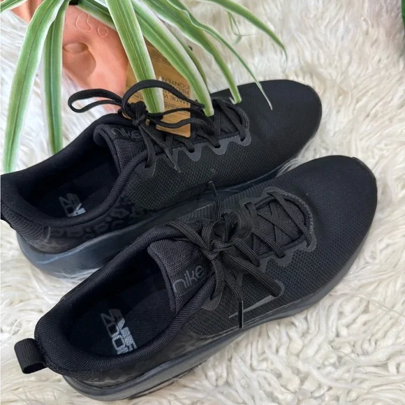 Nike Black and Gray Women's Shoes - Picture 3 of 5